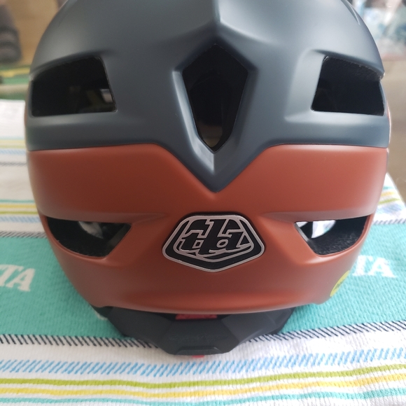 Troy Lee Designs A1 MIPS Bike Helmet - Picture 4 of 9